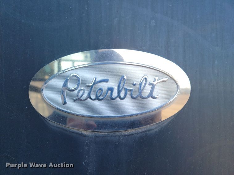 image for item KT9953 1996 Peterbilt 385  semi truck