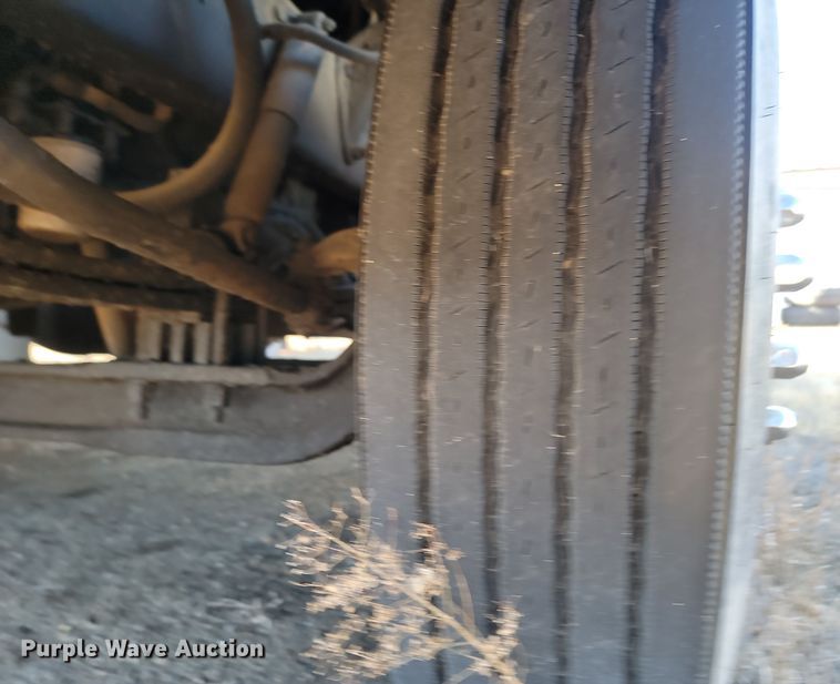 image for item KT9953 1996 Peterbilt 385  semi truck