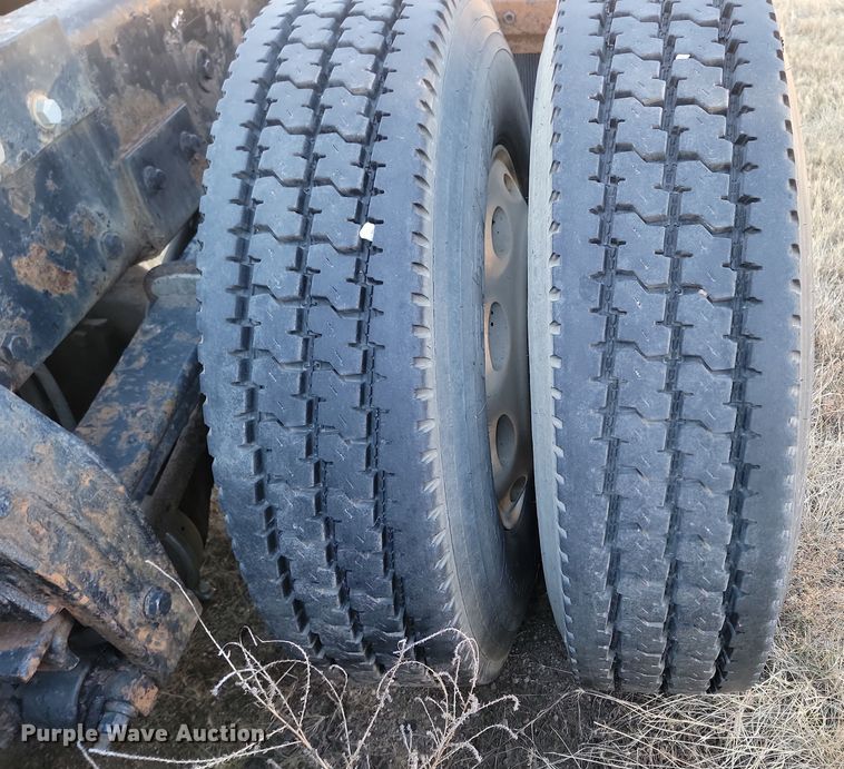 image for item KT9953 1996 Peterbilt 385  semi truck