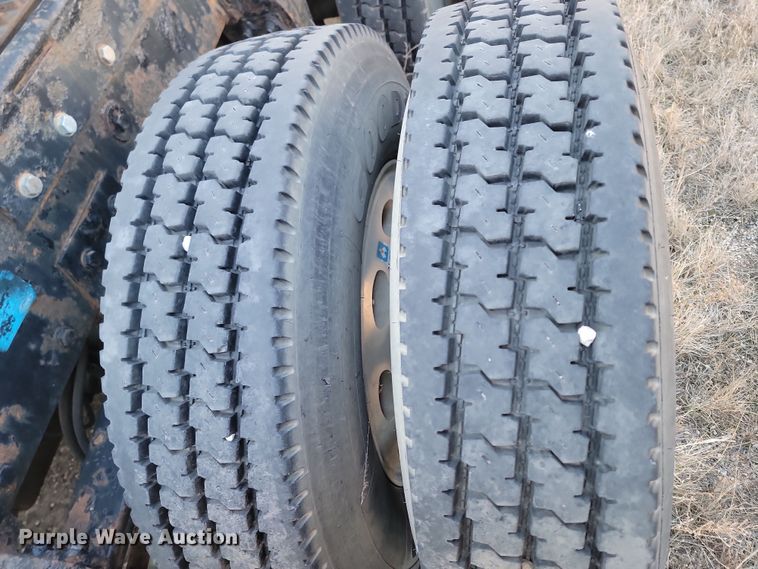 image for item KT9953 1996 Peterbilt 385  semi truck