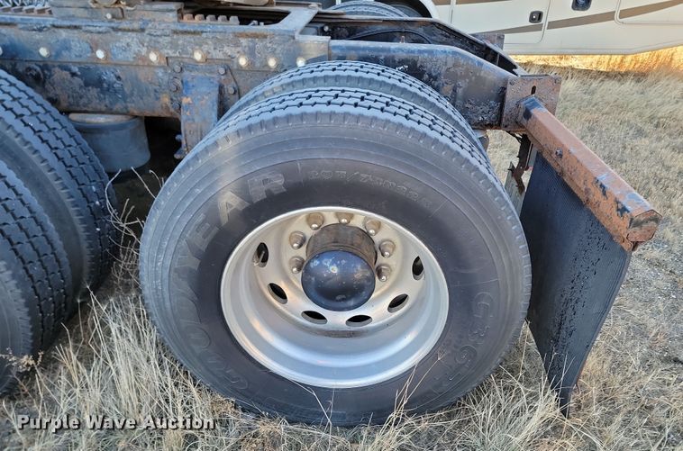 image for item KT9953 1996 Peterbilt 385  semi truck