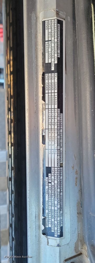 image for item KT9953 1996 Peterbilt 385  semi truck