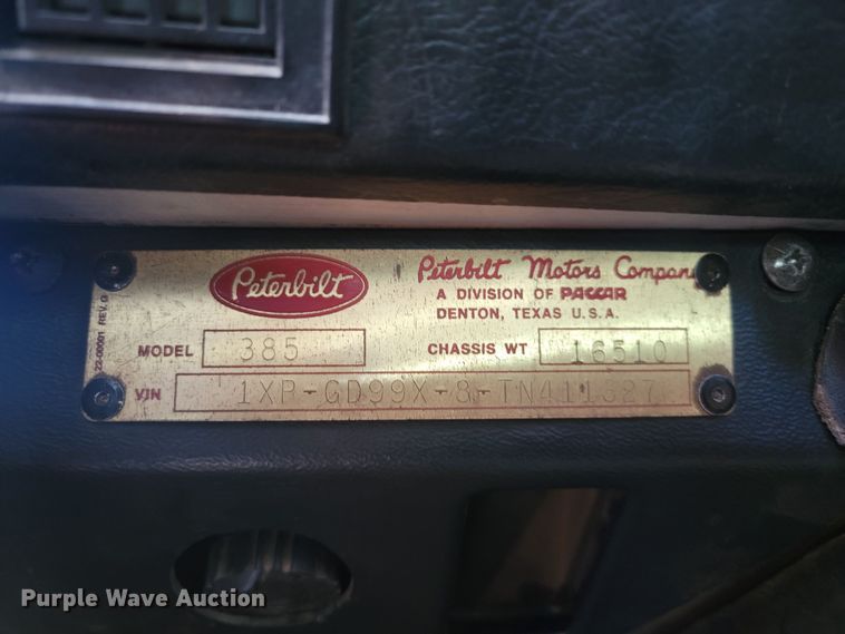 image for item KT9953 1996 Peterbilt 385  semi truck