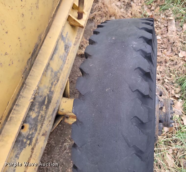 image for item KT9992 Fuel tank trailer