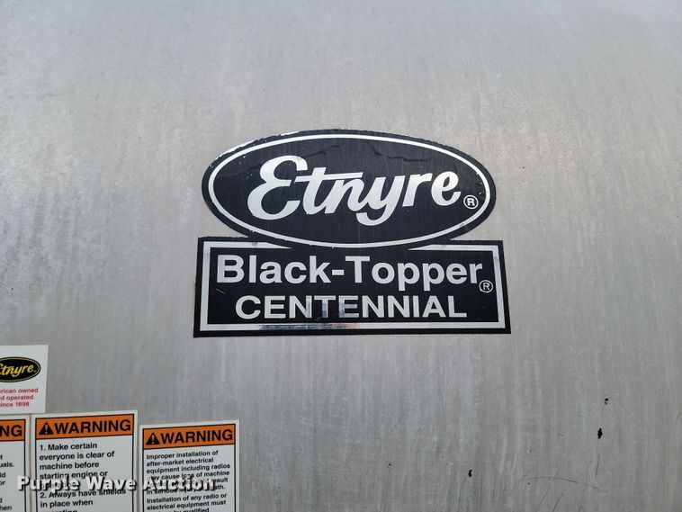 image for item KT9995 2001 International 2674  oil distributor truck