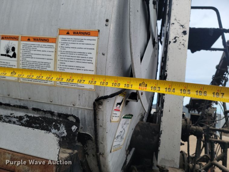 image for item KT9995 2001 International 2674  oil distributor truck