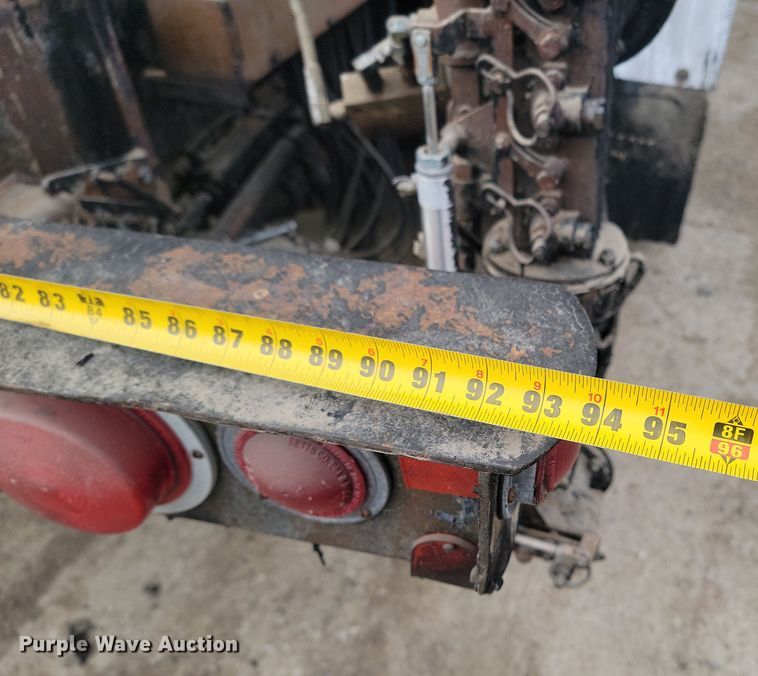 image for item KT9995 2001 International 2674  oil distributor truck