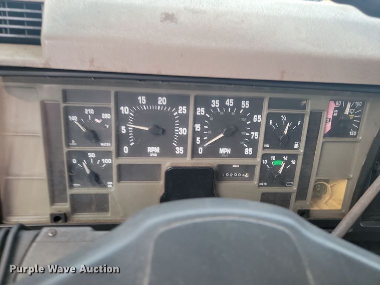 image for item KT9995 2001 International 2674  oil distributor truck