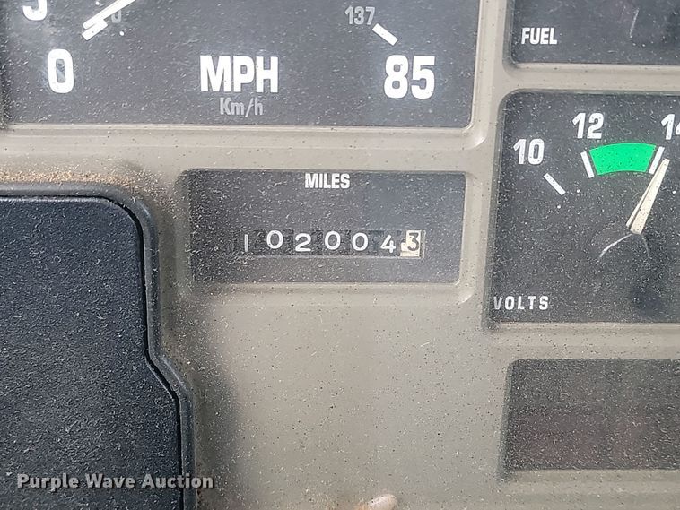 image for item KT9995 2001 International 2674  oil distributor truck