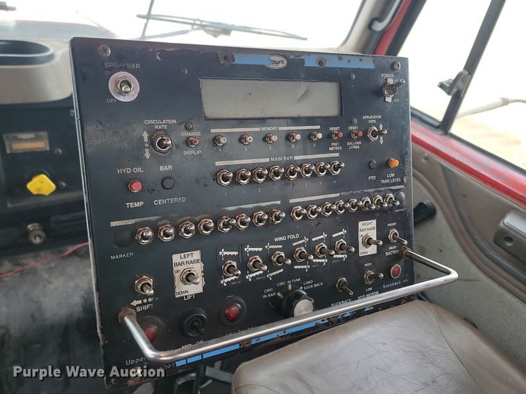 image for item KT9995 2001 International 2674  oil distributor truck