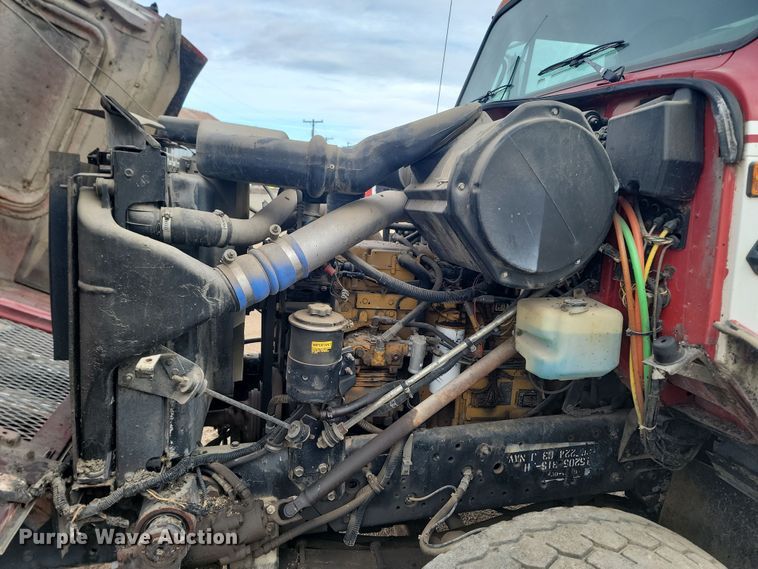 image for item KT9995 2001 International 2674  oil distributor truck