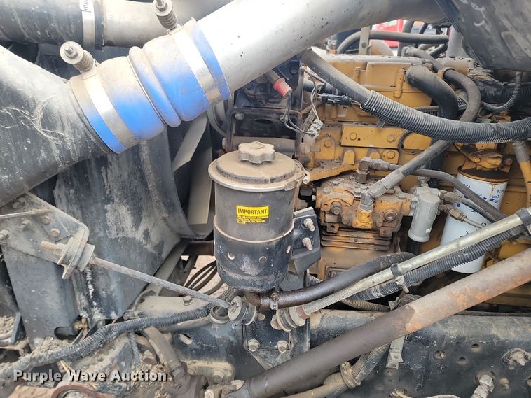 image for item KT9995 2001 International 2674  oil distributor truck