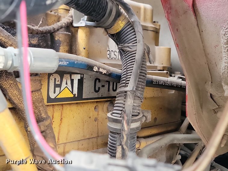 image for item KT9995 2001 International 2674  oil distributor truck