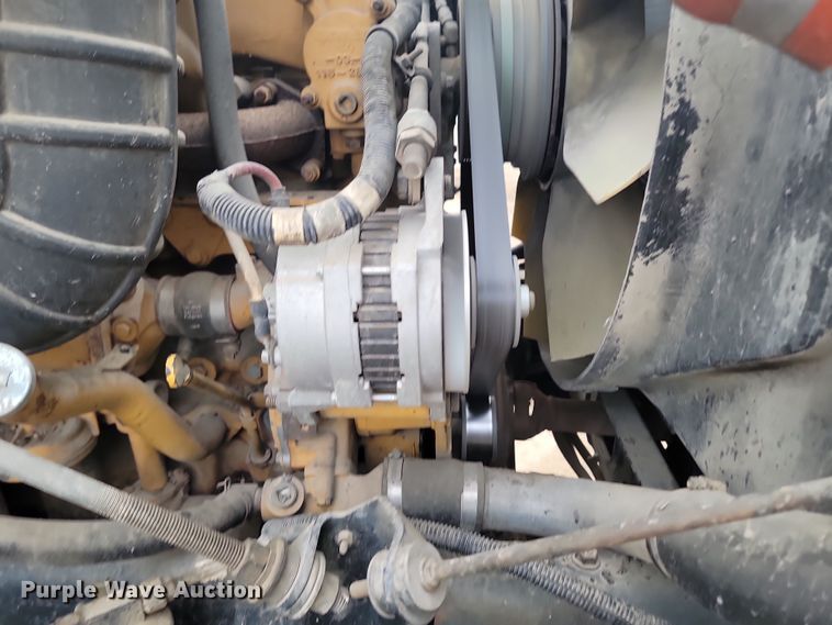 image for item KT9995 2001 International 2674  oil distributor truck