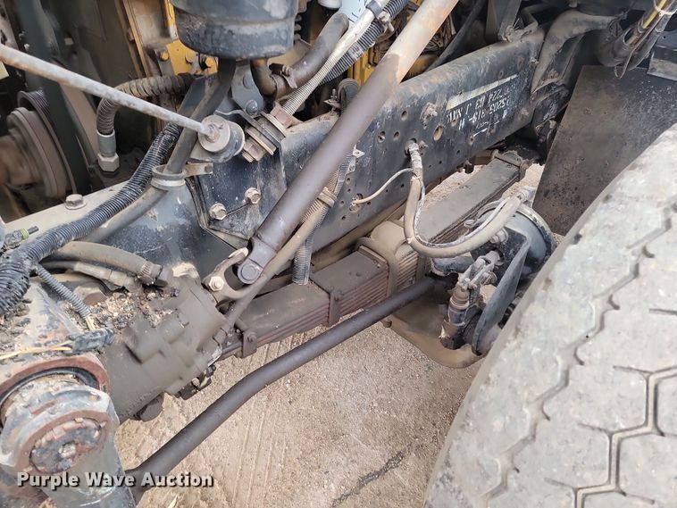 image for item KT9995 2001 International 2674  oil distributor truck