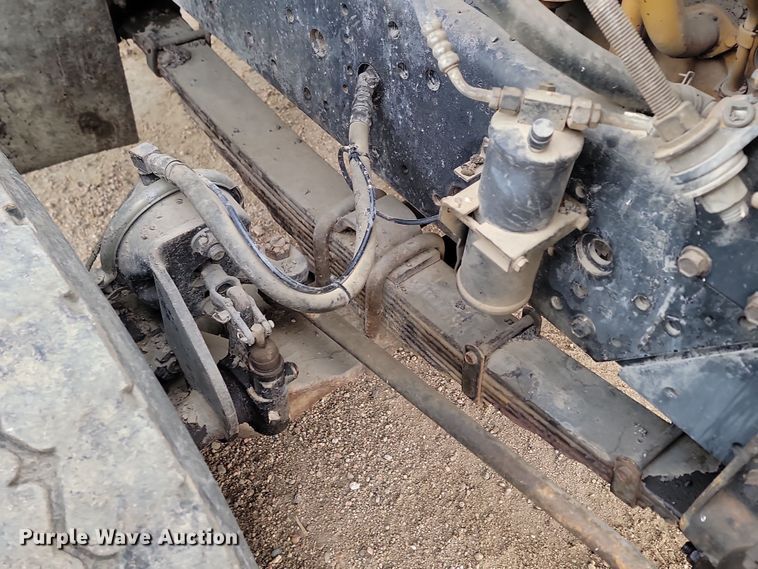 image for item KT9995 2001 International 2674  oil distributor truck