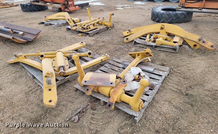 image for item KT9996 Mid mount scarifier lift group