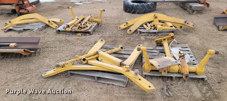 image for item KT9996 Mid mount scarifier lift group