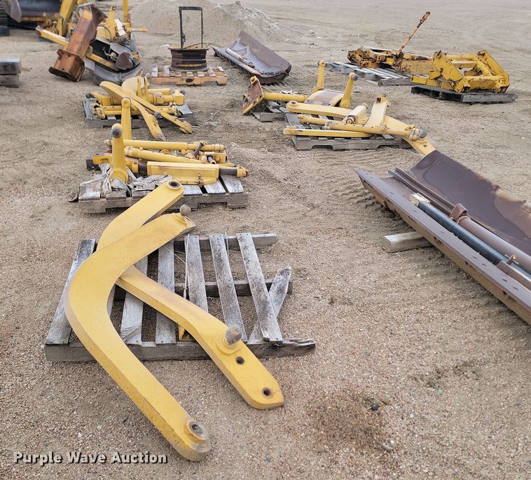 image for item KT9996 Mid mount scarifier lift group