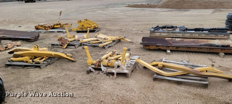 image for item KT9996 Mid mount scarifier lift group