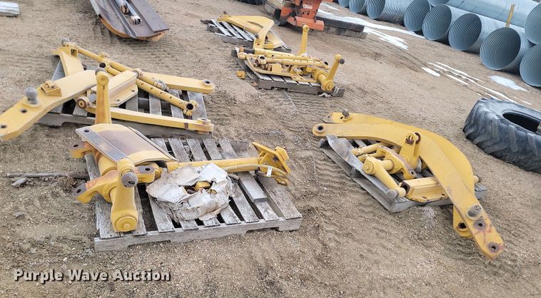 image for item KT9996 Mid mount scarifier lift group