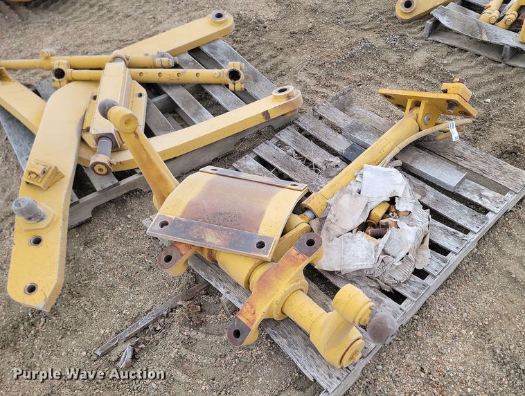 image for item KT9996 Mid mount scarifier lift group