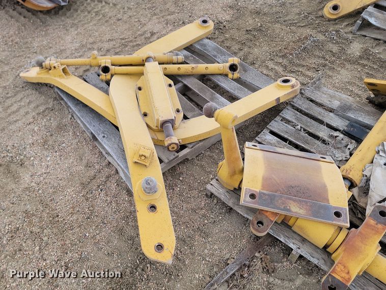 image for item KT9996 Mid mount scarifier lift group