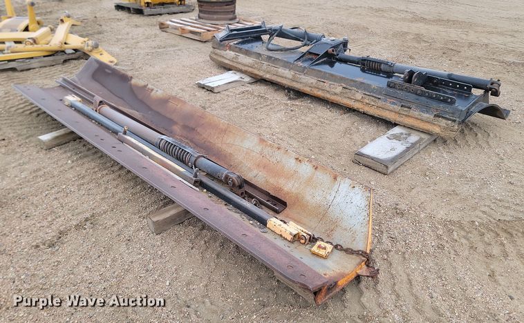 image for item KU9000 (2) wing plows