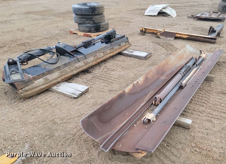 image for item KU9000 (2) wing plows