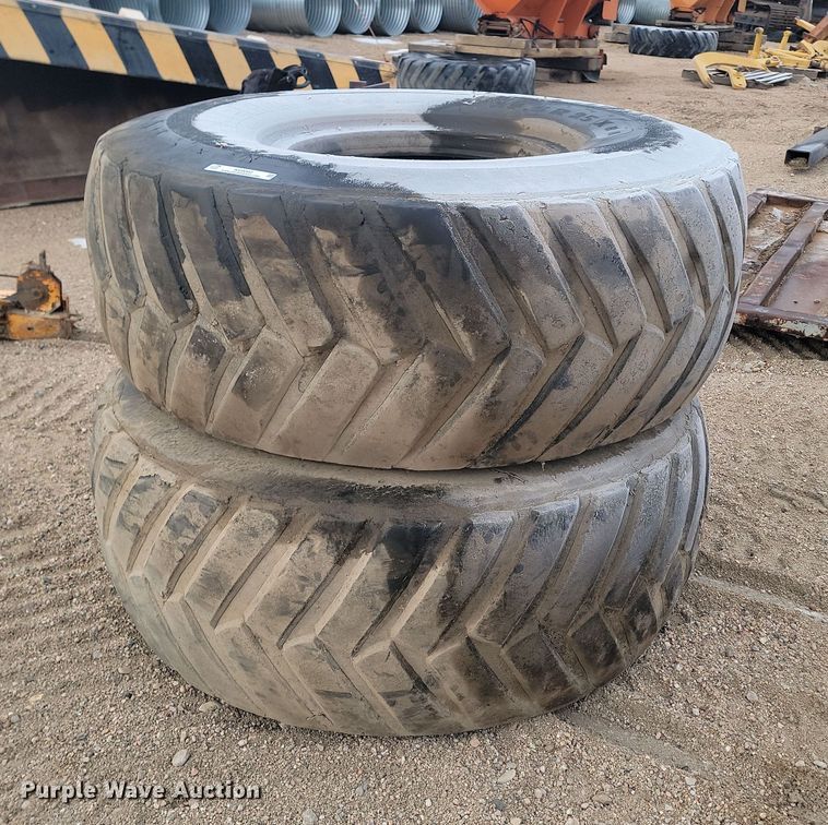 image for item KU9003 (2) Michelin 23.5R25 tires