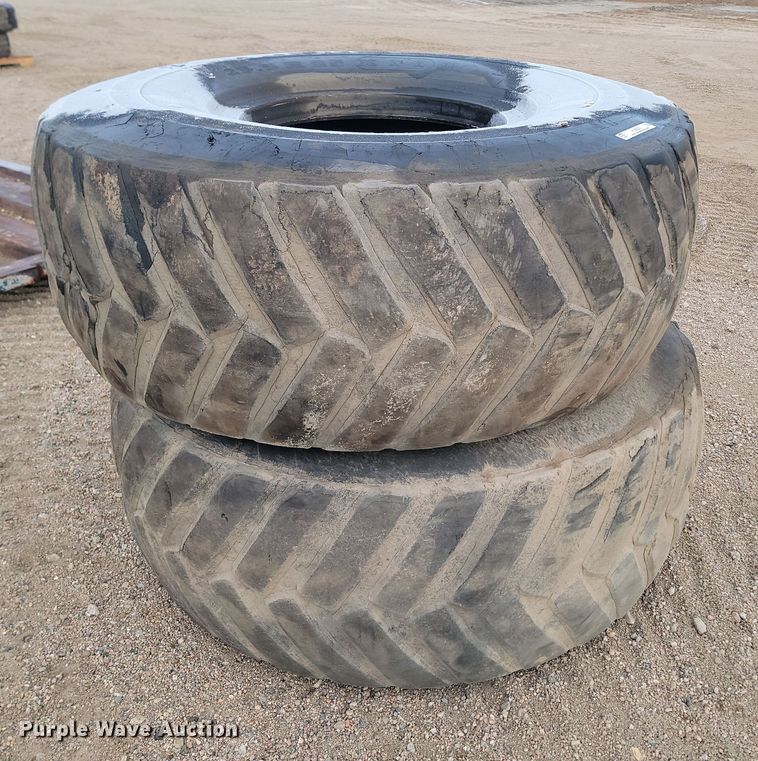 image for item KU9003 (2) Michelin 23.5R25 tires