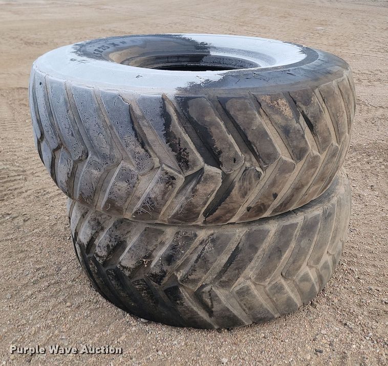 image for item KU9003 (2) Michelin 23.5R25 tires