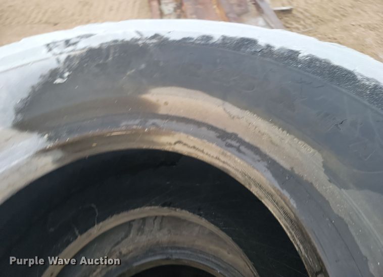 image for item KU9003 (2) Michelin 23.5R25 tires