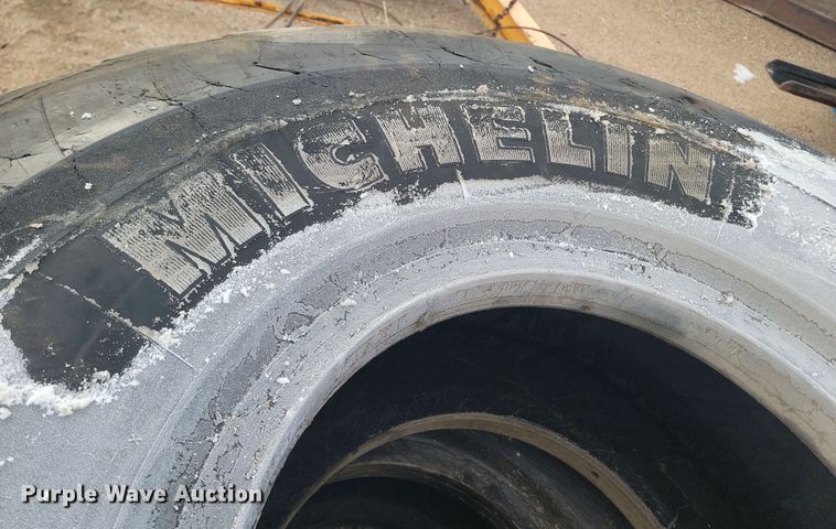 image for item KU9003 (2) Michelin 23.5R25 tires