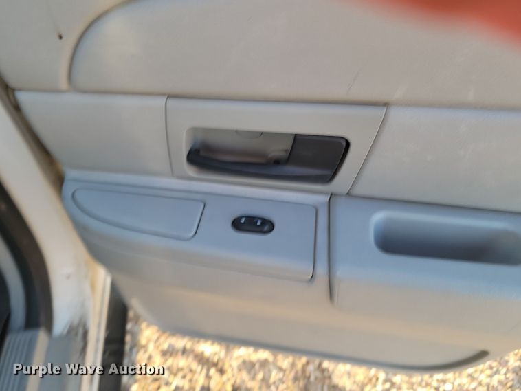 image for item KU9020 2005 Ford Crown Victoria Police Interceptor