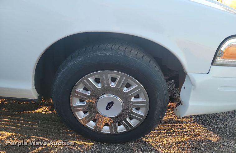 image for item KU9020 2005 Ford Crown Victoria Police Interceptor