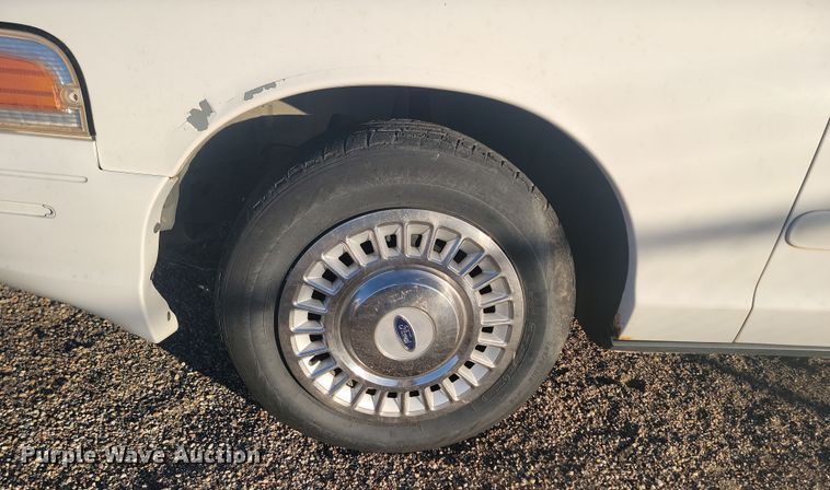 image for item KU9021 2001 Ford Crown Victoria Police Interceptor