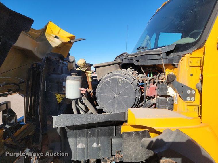 image for item KU9031 2010 International  Work Star 7600 SFA dump truck