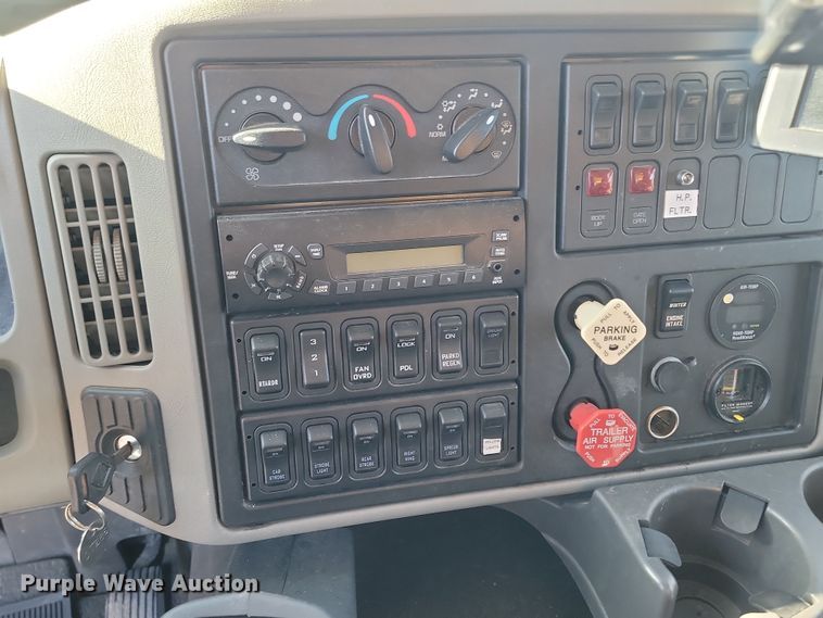 image for item KU9032 2011 International WorkStar 7600 SFA dump truck