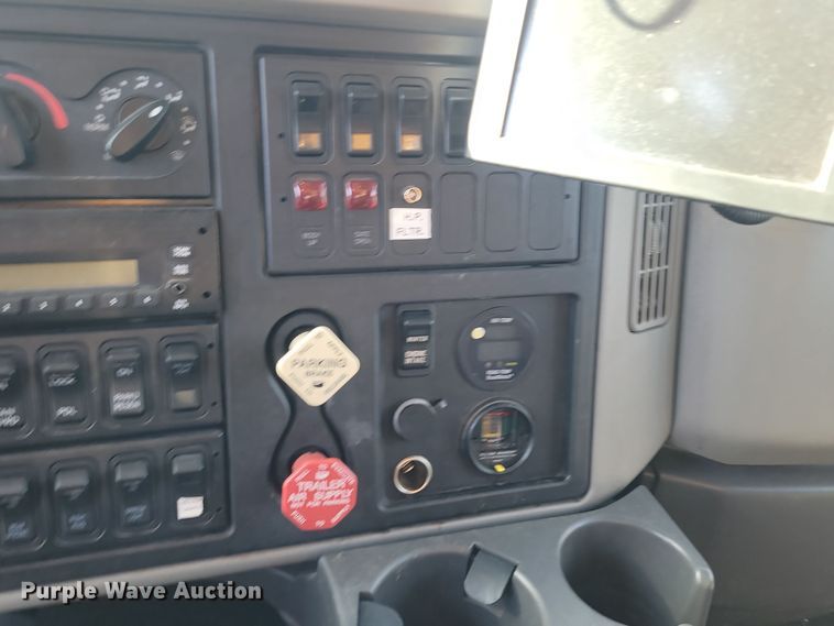 image for item KU9032 2011 International WorkStar 7600 SFA dump truck