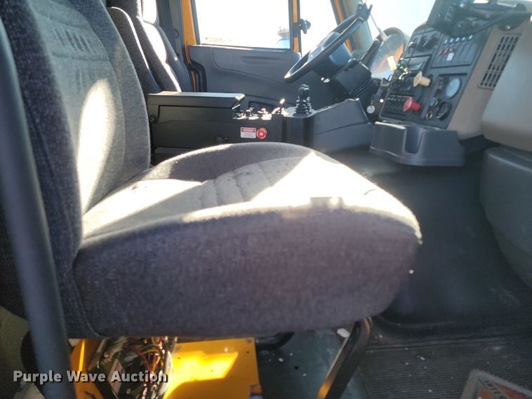 image for item KU9032 2011 International WorkStar 7600 SFA dump truck