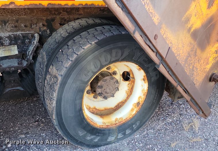 image for item KU9032 2011 International WorkStar 7600 SFA dump truck