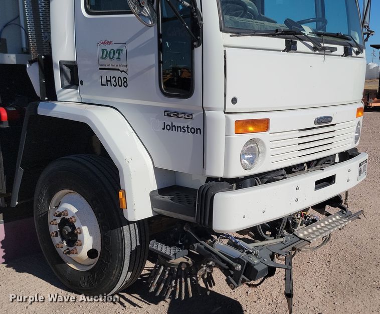 image for item KU9033 2006 Freightliner  Johnson FC-80 street sweeper truck