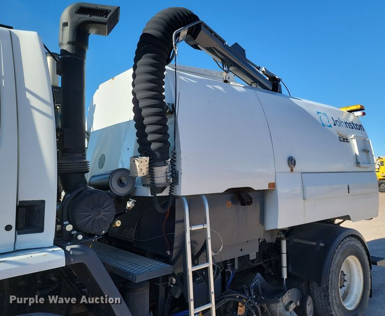 image for item KU9033 2006 Freightliner  Johnson FC-80 street sweeper truck