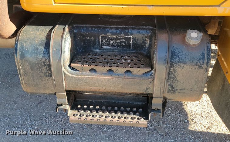 image for item KU9035 1995 International  4700 dump truck