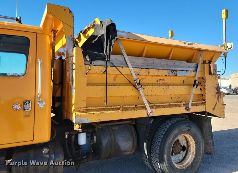 image for item KU9035 1995 International  4700 dump truck