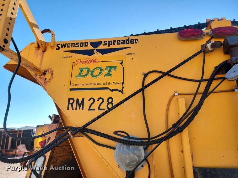 image for item KU9035 1995 International  4700 dump truck