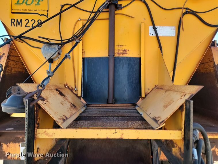 image for item KU9035 1995 International  4700 dump truck