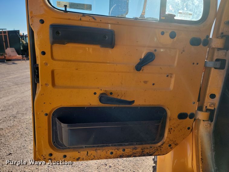 image for item KU9035 1995 International  4700 dump truck