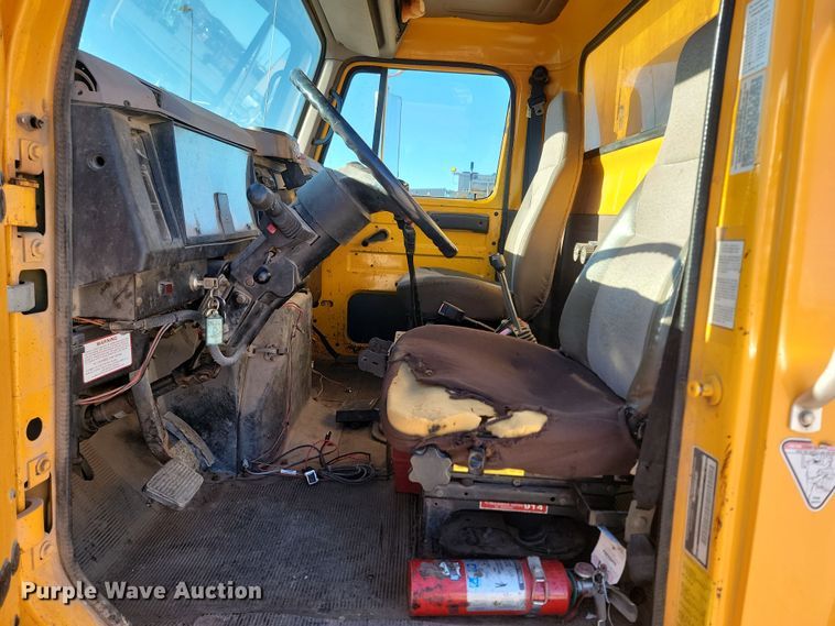 image for item KU9035 1995 International  4700 dump truck